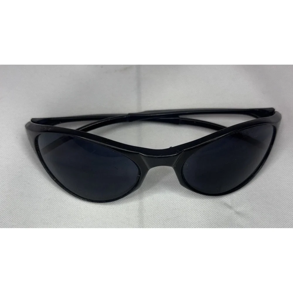 Vintage Gargoyle Black Sunglasses - Rubber Nose Piece